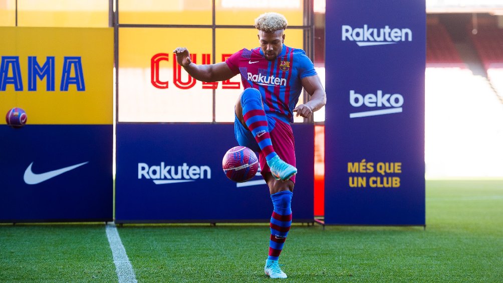 Adama Traoré en su presentación oficial con el Barcelona