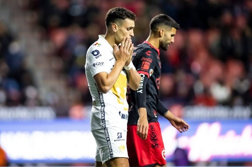 Juan Dinenno durante el partido de Pumas