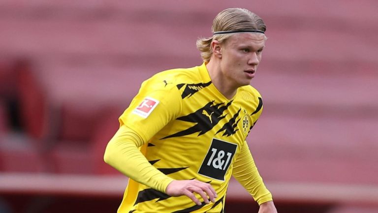 Erling Haaland durante un partido con Borussia Dortmund