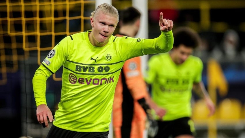 Erling Haaland durante un partido con Borussia Dortmund