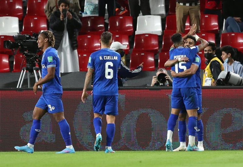 Jugadores del Al Hilal festejando un gol