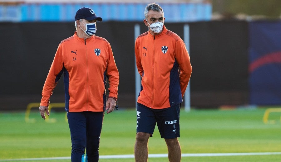 Aguirre en entrenamiento de Monterrey