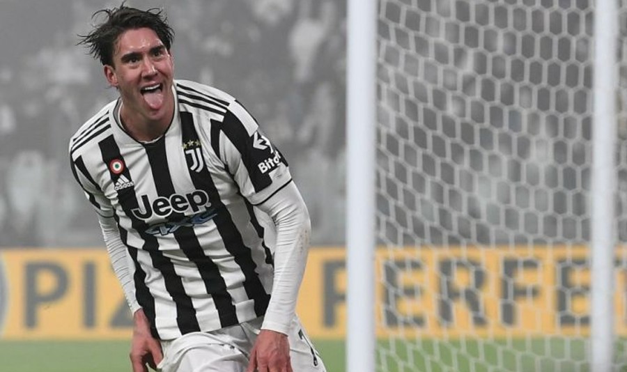 Dusan Vlahovic celebra gol con la Juventus