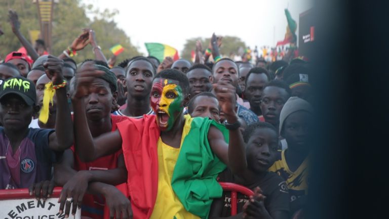 Aficionados senegaleses festejan título de su selección