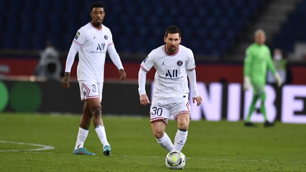 Lionel Messi jugando partido en Ligue 1 con el París Saint-Germain