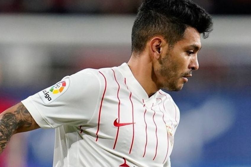 Tecatito Corona durante un partido del Sevilla