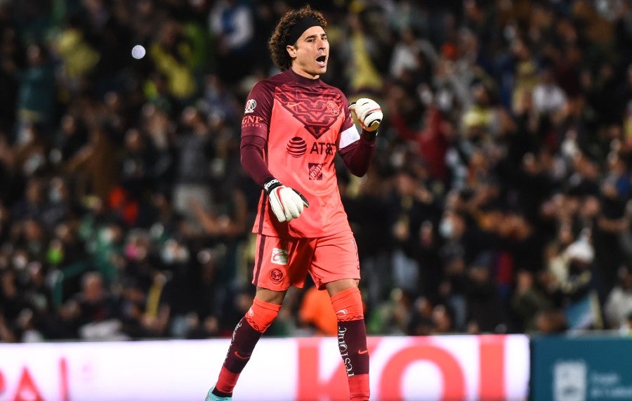 Ochoa en juego ante Santos