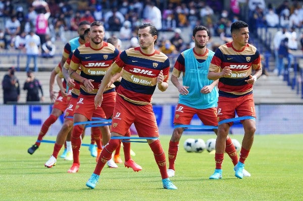 Pumas durante calentamiento en CU