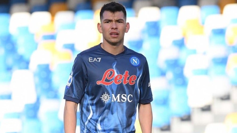 Hirving 'Chucky' Lozano jugando partido con el Napoli