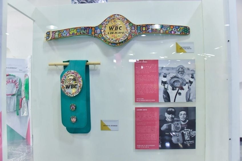 Cinturones mostrados en la exposición