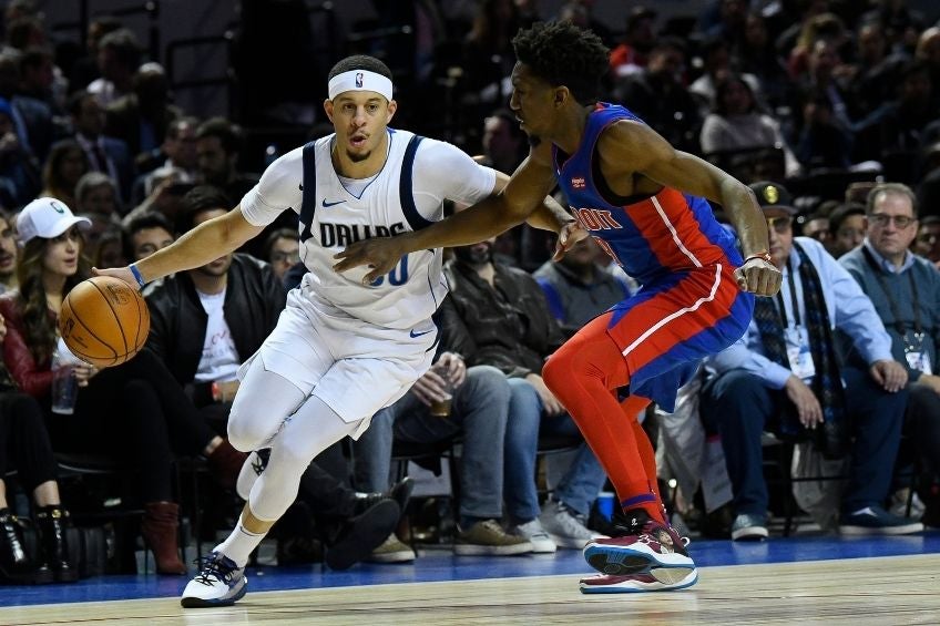 Seth Curry y Langston Galloway durante el partido en CDMX