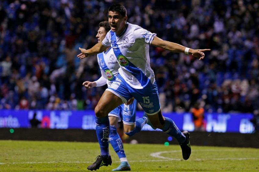 Guillermo Martínez festejando el gol