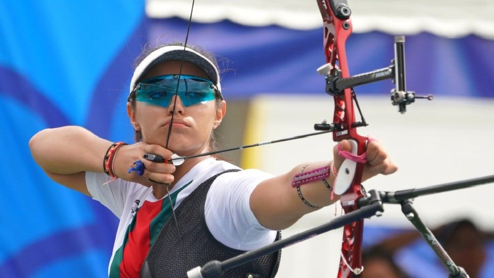 Ana Paula Vázquez representando a México en Tiro con Arco