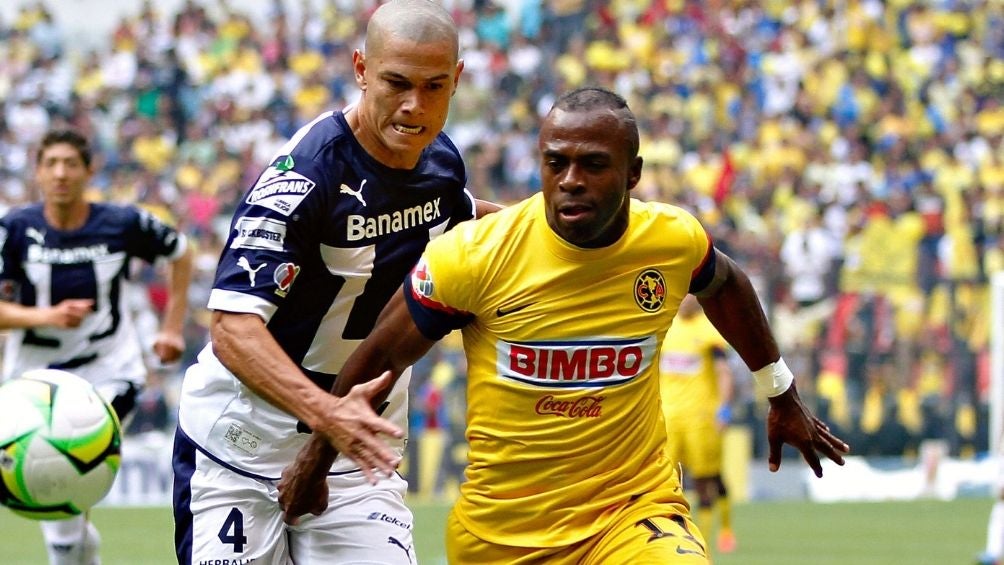 El ecuatoriano en un partido contra Pumas