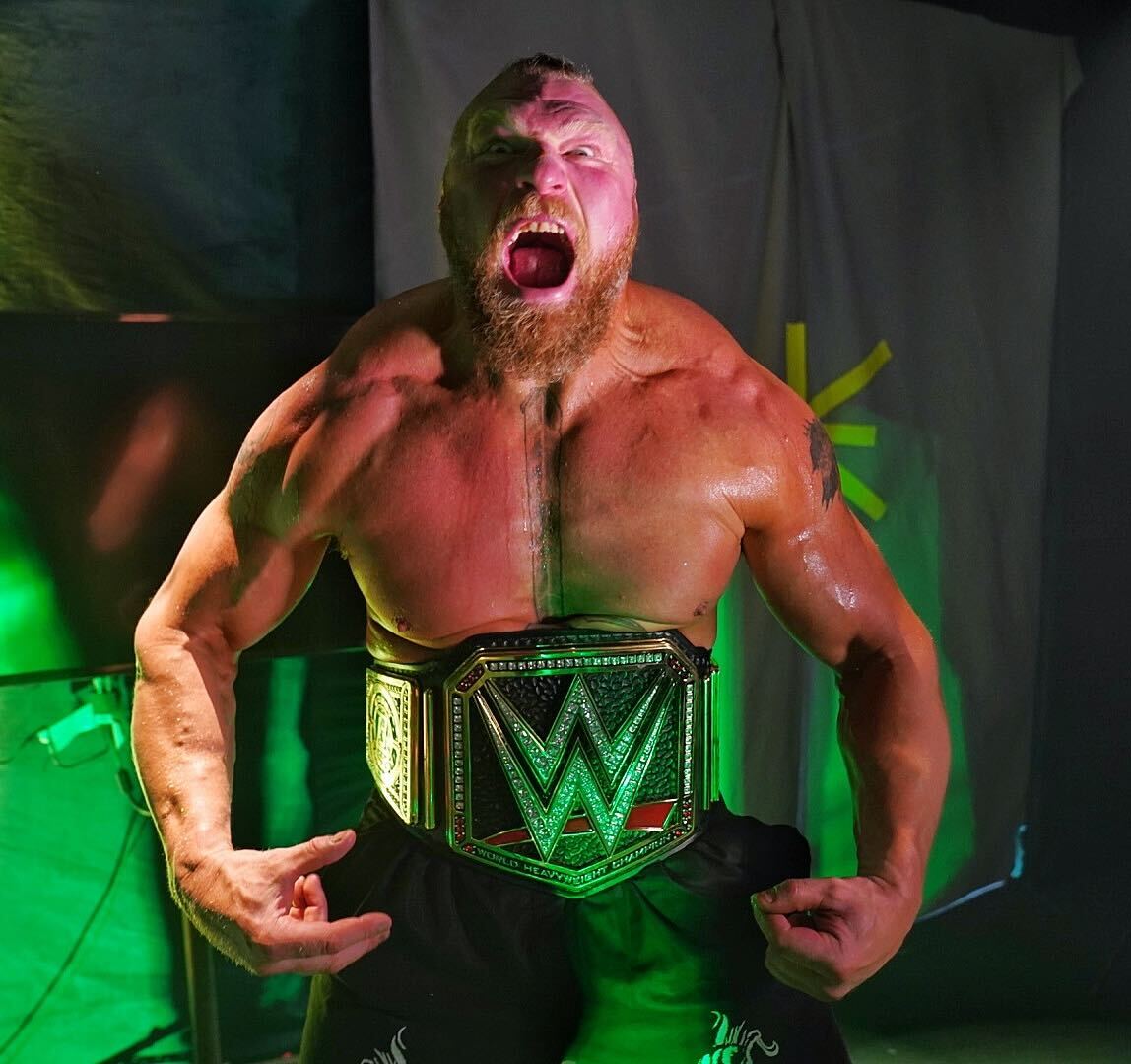 Lasnar tras granar el título de la WWE 