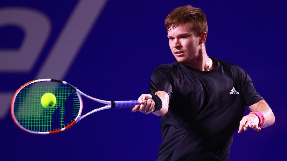 Kozlov jugando ante Dimitrov en el Abierto Mexicano de Tenis