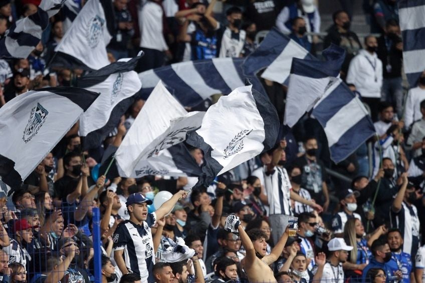 Aficionados de Rayados en su estadio 