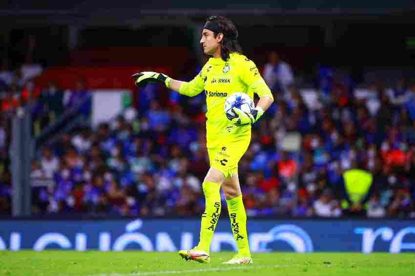 Carlos Acevedo en el partido vs Cruz Azul