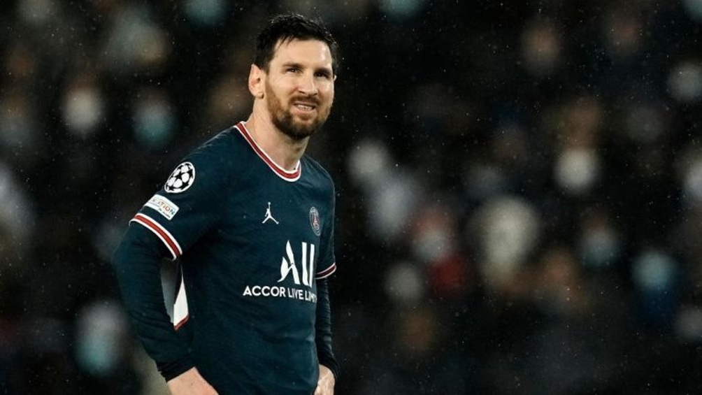 Leo Messi jugando partido con el París Saint-Germain