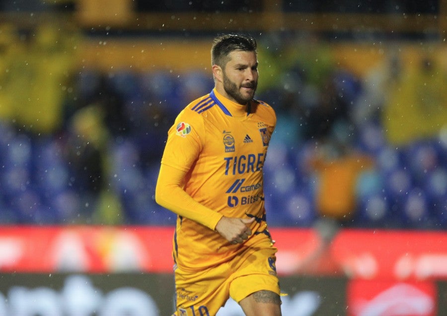 André-Pierre Gignac durante un partido con Tigres