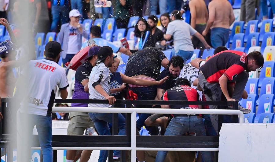 Pelea en las gradas del estadio