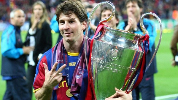 Messi posa con el trofeo de la Champions en 2011