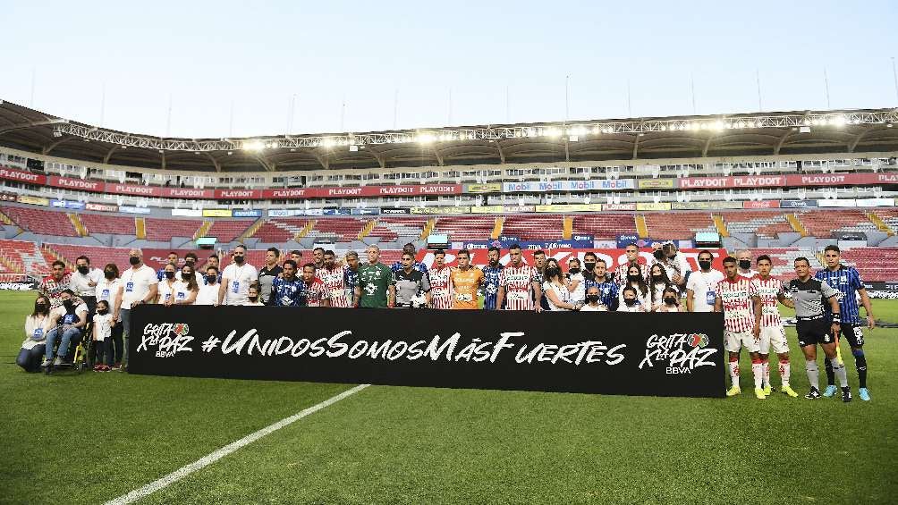 Necaxa y Querétaro durante la campaña de 'Unidos Somos Más Fuertes'