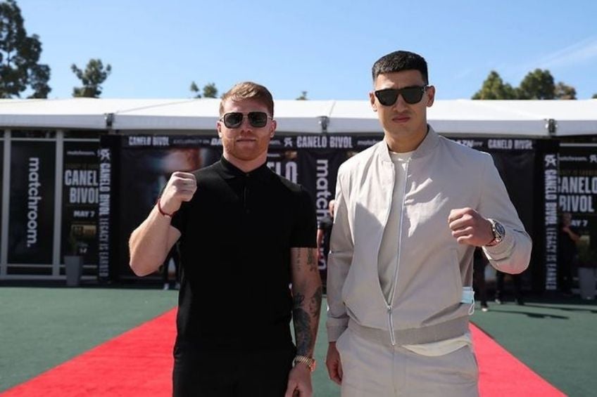 Canelo Álvarez y Bivol tras la conferencia de prensa