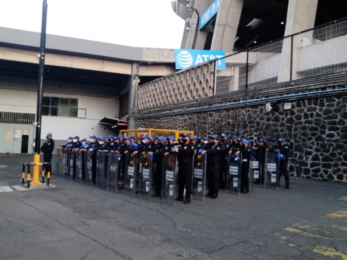 Policías custodian el Coloso de Santa Úrsula