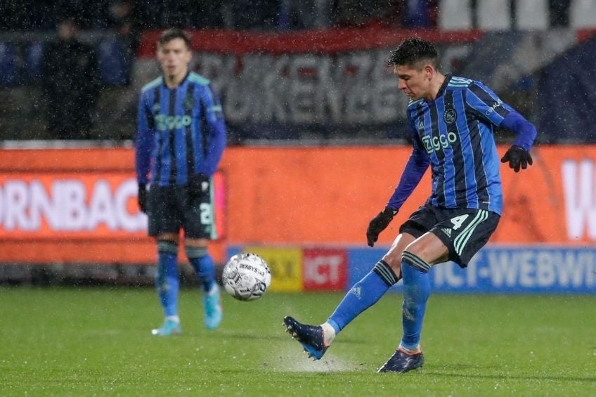 Álvarez en un partido con el Ajax