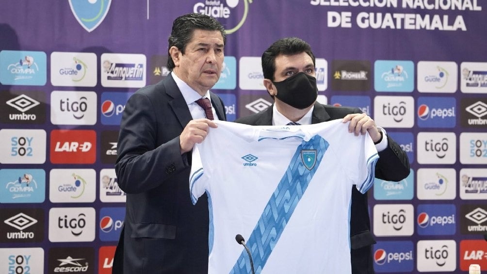 Fernando Tena en su presentación con la Selección de Guatemala