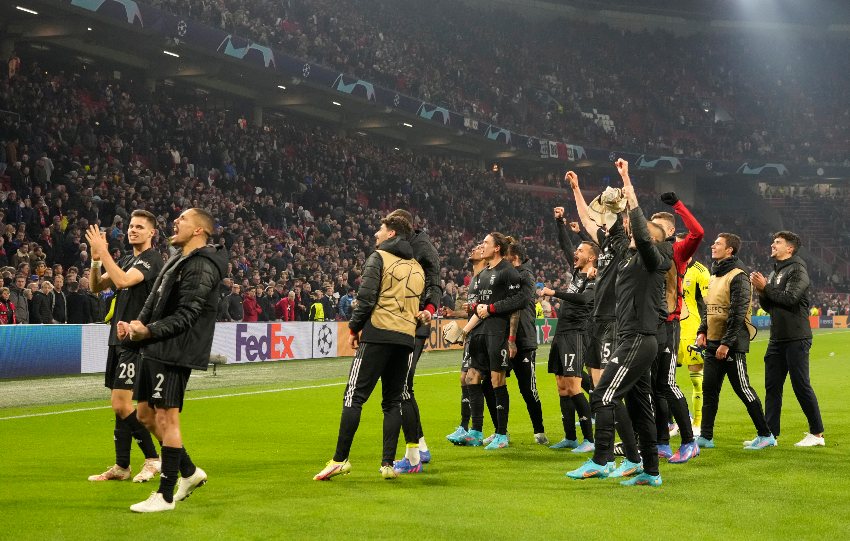 Benfica celebrando su pase a Cuartos