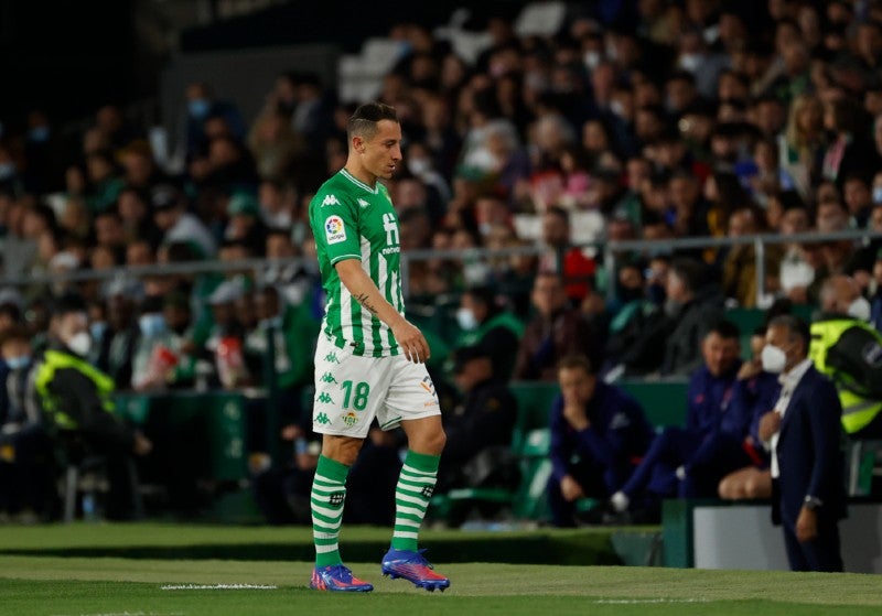 Andrés Guardado durante un partido con el Betis