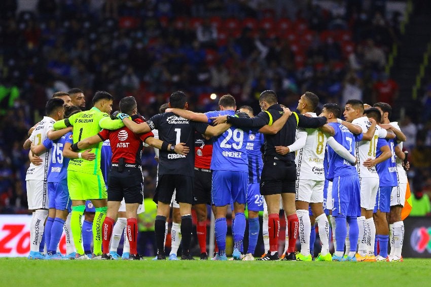 Cruz Azul y Pumas abrazados por la Paz