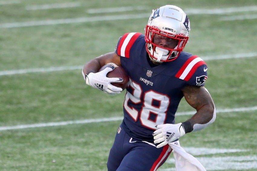 James White se quedará con Patriots dos años más 