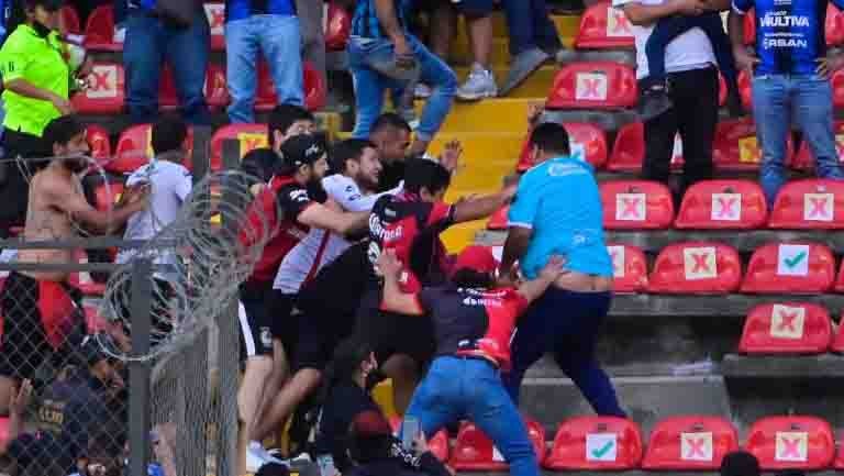 Pelea en La Corregidora