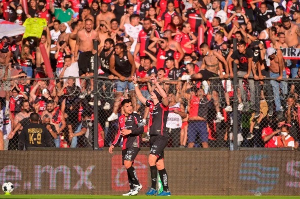 Julio César Furch celebra anotación