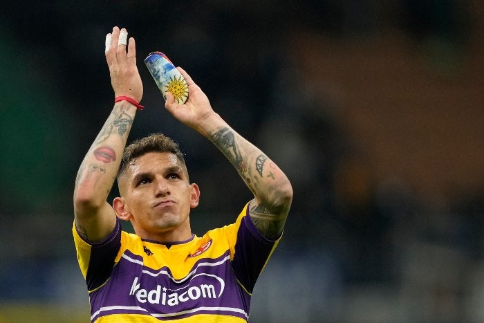 Lucas Torreira en acción con la Fiorentina