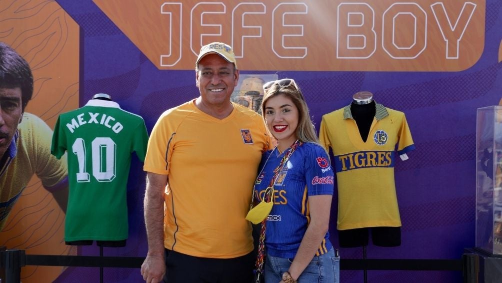 Aficionados se tomaron las fotos con las playeras