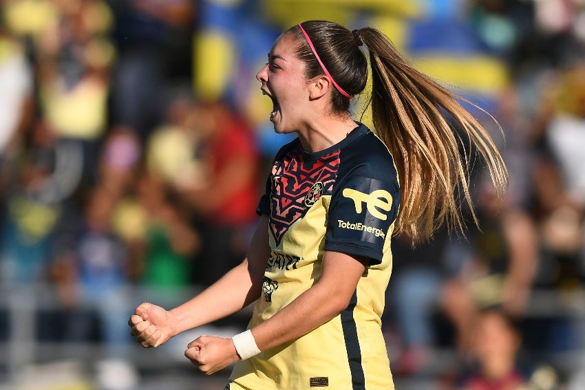 Katty Martínez celebrando un gol con las Águilas