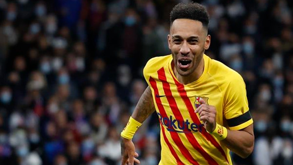 Aubameyang festejando gol con el Barcelona en el Clásico Español