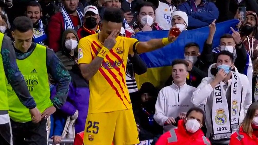 Aubameyang celebrando como Dragon Ball a lo Goku