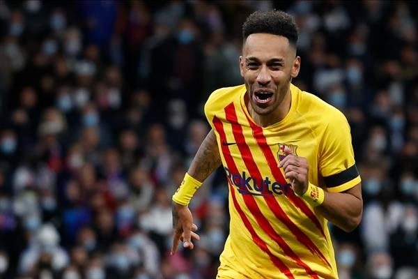 Aubameyang festejando gol con el Barcelona en el Clásico Español