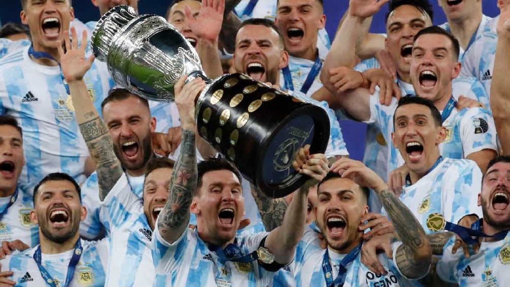 Selección de Argentina festejando el título de la Copa América 2021