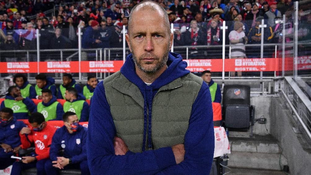 Gregg Berhalter dirigiendo a la Selección de los Estados Unidos