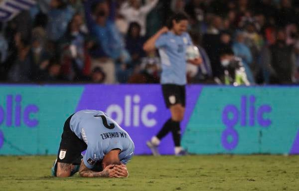 Jugadores de Uruguay reaccionan tras vencer a Perú