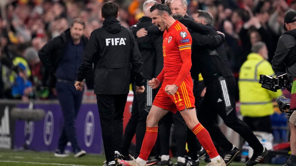 Bale fue el conductor de la noche en Gales