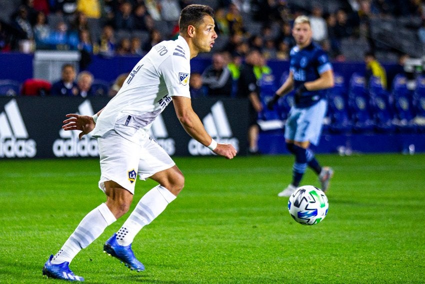 Javier Hernández en un partido con el Galaxy