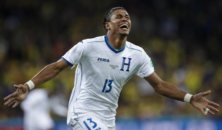 Carlo Costly celebra gol con Honduras