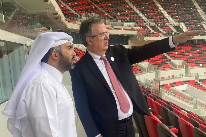 Marcelo Ebrard en su visita al Estadio Ahmed Bin Ali